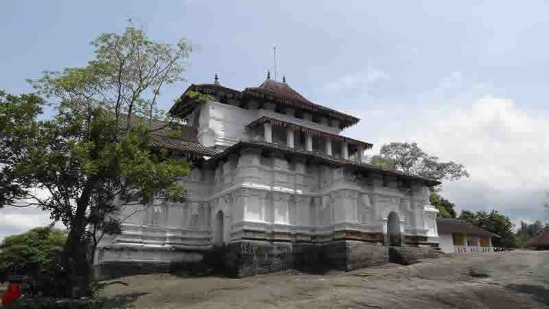 ランカティラカ寺院（スリランカ・キャンディ）